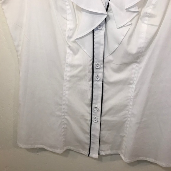 Sleeveless ruffle blouse - Picture 4 of 11